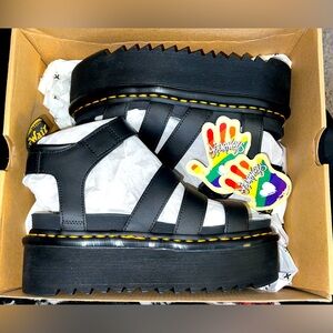 Doc Martens Blaire Quad Black Hydro Leather Platform Sandals Size 7 in Women